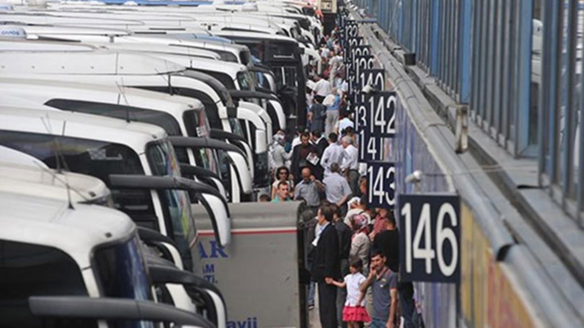 Otobüsçüler Federasyonu Başkanı Özcan: Yolcu kaybımız milyonları geçti ve bu otobüsler çürüyor; vatandaşta para yok ki seyahat etsin