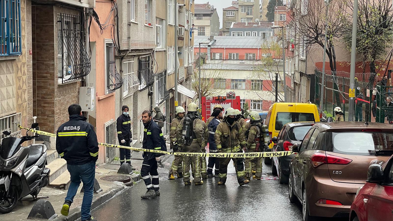 Şişli'de yeraltı kablolarında patlama: 3 bina tahliye edildi