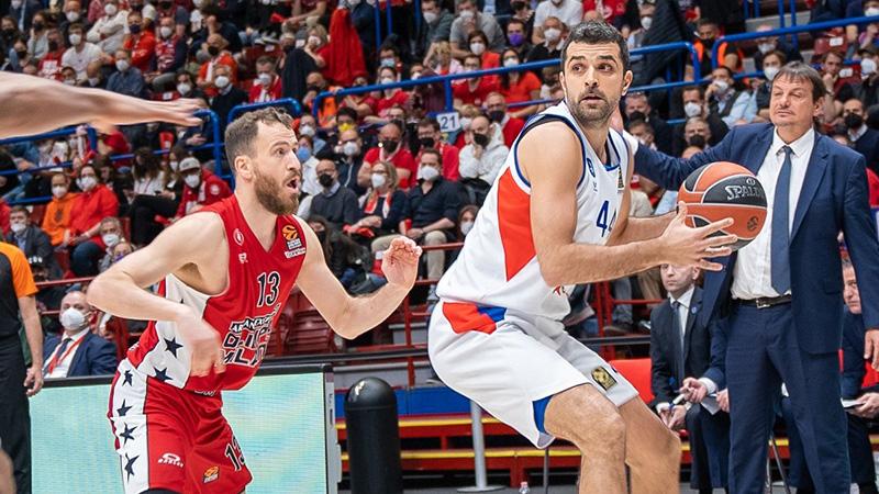 Anadolu Efes Play-Off'ta avantajı ele geçirdi