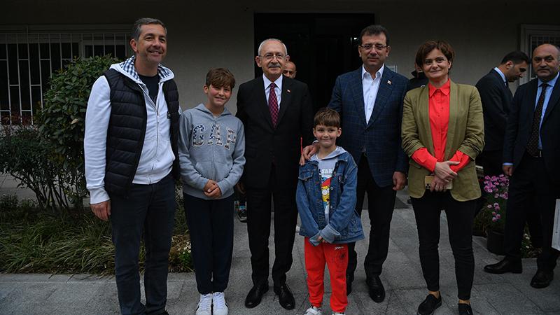 Kılıçdaroğlu, Gezi Davası’nda 18 yıl hapis cezası verilen Tayfun Kahraman’ın ailesini ziyaret etti