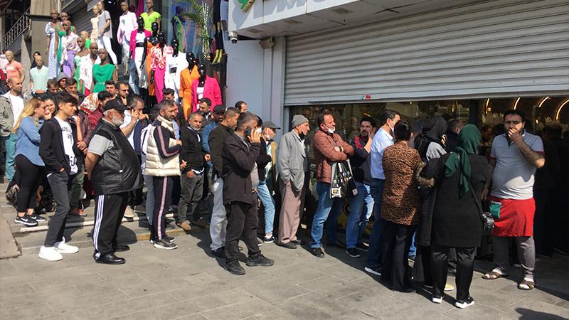 İstanbul'da bayram öncesi metrelerce ucuz baklava kuyruğu 