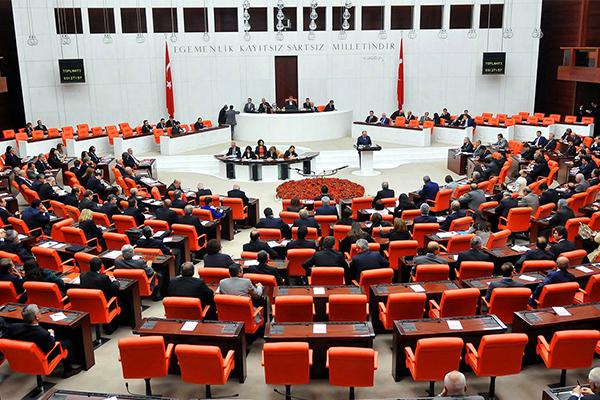 Emekli vekiller zamlı maaşları temmuzdan itibaren alacaklar