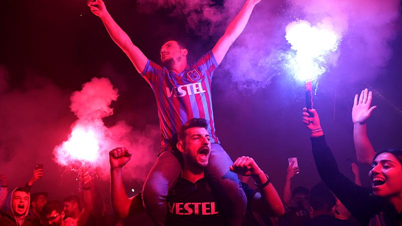 Trabzonspor taraftarı, şampiyonluğu İstanbul'da kutlayacak