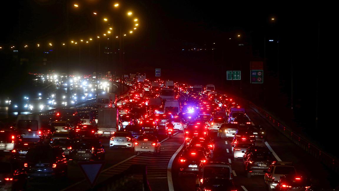 Tatil dönüşü İstanbul'da trafik yoğunluğu 