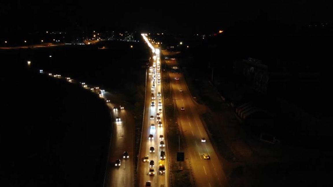 "Kilit kavşak" Kırıkkale'de trafik yoğunluğu: Tatilcilerin dönüş yolculuğu sürüyor