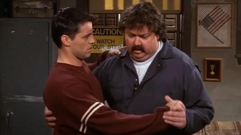 Friends dizisiyle tanınan oyuncu Mike Hagerty yaşamını yitirdi