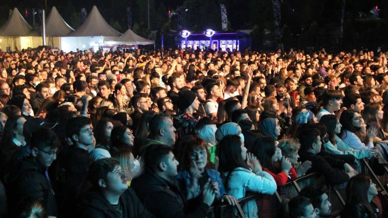 AKP'li belediye başkanından "içkili festival" eleştirilerine: Özgür bir ülkede yaşıyoruz, bu muhabbetler siyasal