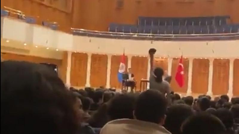 Ümit Özdağ Bilkent Üniversitesi’nde protesto edildi: “Üniversitelerde ırkçılığa izin vermeyeceğiz”