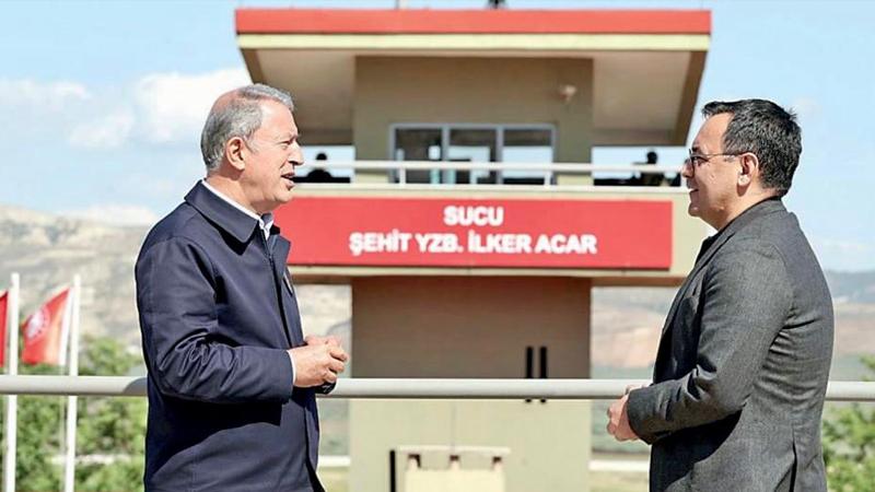 Milli Savunma Bakanı Hulusi Akar - Sözcü gazetesi yazarı Deniz Zeyrek