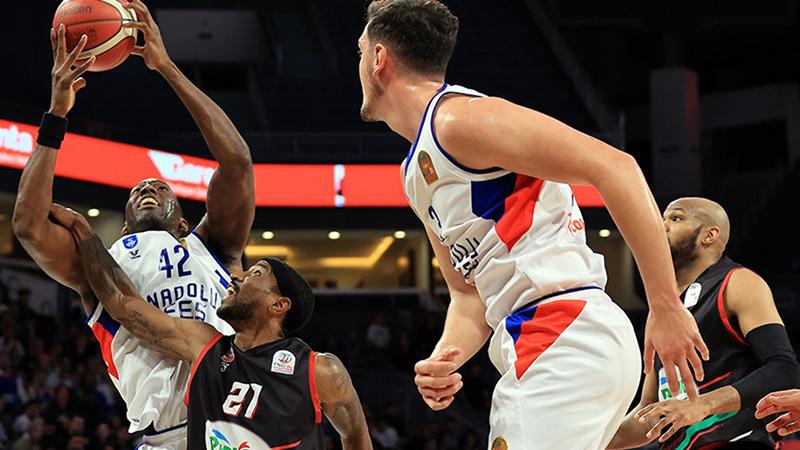 Anadolu Efes çeyrek finalde ilk adımı farklı attı