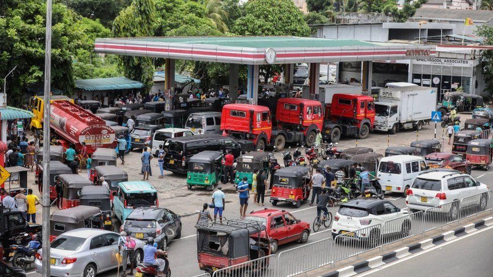 Sri Lanka Başbakanı: Bir gün yetecek petrol kaldı 