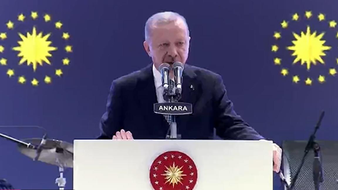 Erdoğan'dan gençlere: Hayallerinizden vazgeçmeyin, şartların zorluğuna aldanmayın, engellerden korkmayın 