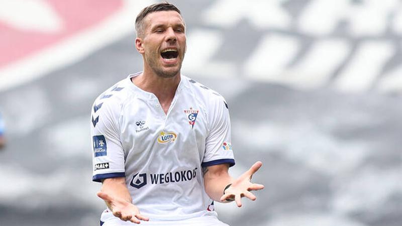 Lukas Podolski, Gornik Zabrze ile sözleşme yeniledi 