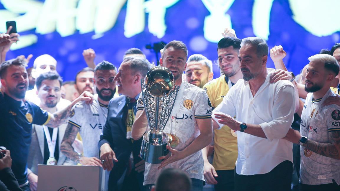 Süper Lig'e yükselen MKE Ankaragücü şampiyonluğunu kutluyor