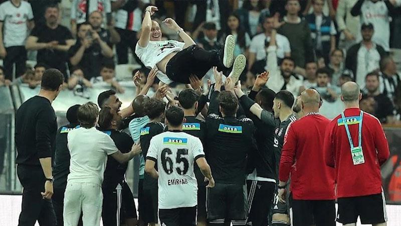 Beşiktaş'ta Domagoj Vida, omuzlarda uğurlandı 