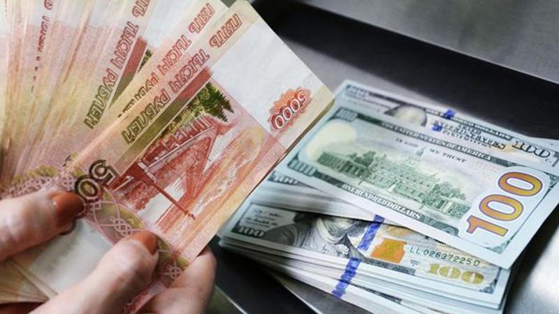 Rus rublesi, dolar karşısında son 4 yılın en yüksek seviyesinde