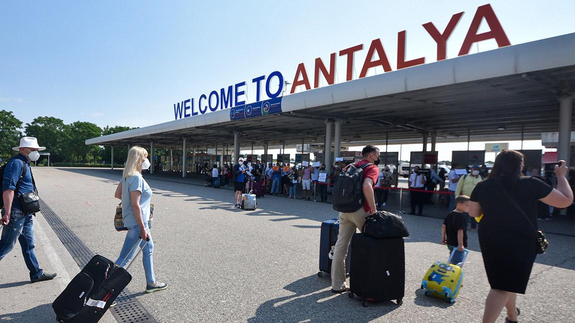 Antalya'ya gelen turist sayısı 2 milyonu aştı