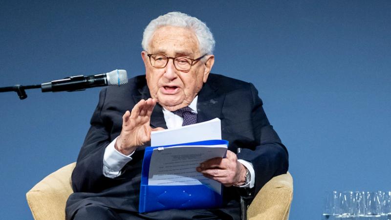 Eski ABD dışişleri bakan Kissinger: Ukrayna, savaşı durdurmak için Rusya'ya toprak vermeli