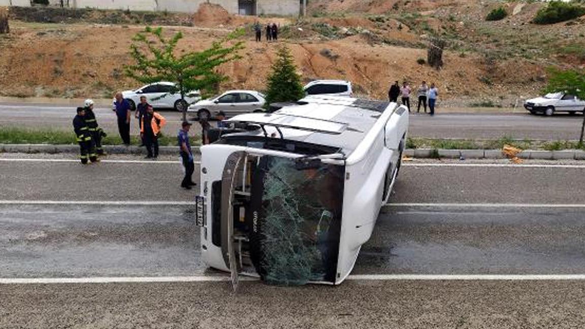  Antalya’da tur midibüsü devrildi: 22 yaralı