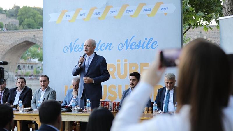 Numan Kurtulmuş Diyarbakır'da: Bölge dışından gelen aktörlerin bu bölgeye yapmış olduğu en büyük kötülük  halkları birbirine düşürmek oldu