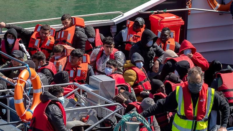 İngiltere, göçmen ve mültecileri 14 Haziran'da Ruanda'ya göndermeye başlayacak