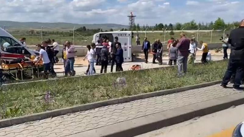 Ankara'da  işçi servisinin devrilmesi sonucu 19  kişi yaralandı