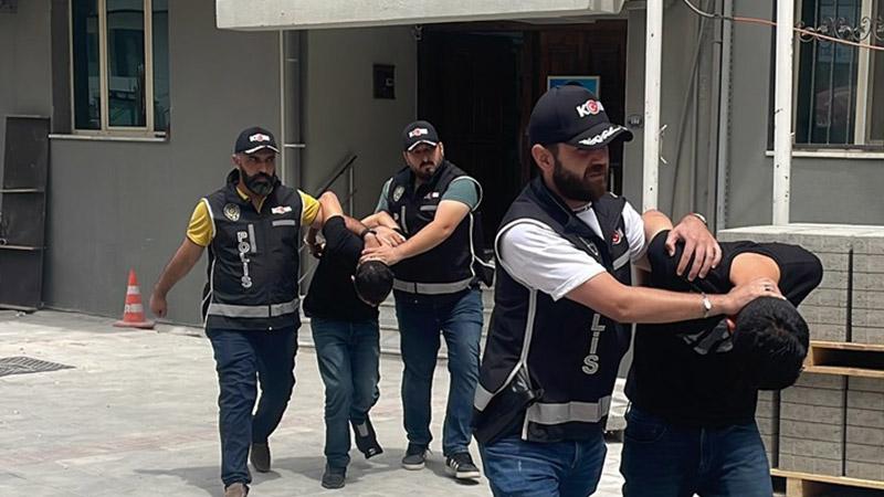 Cinayet şüphelileri ambulansla kaçarken yakalandı