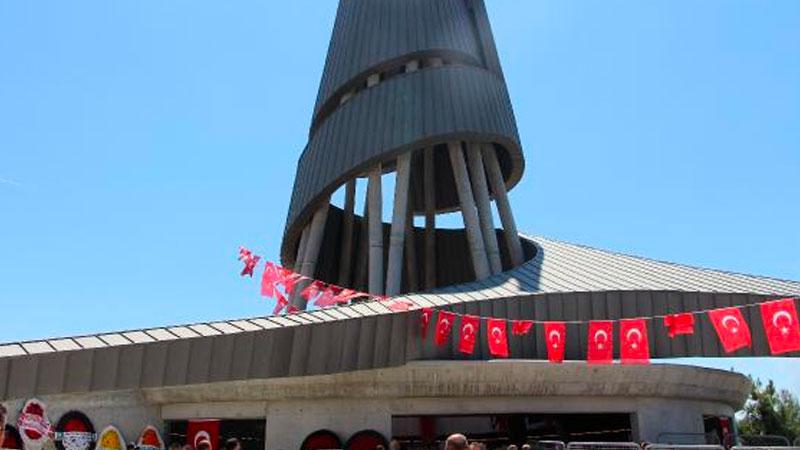 Süleyman Demirel, kabri başında anıldı