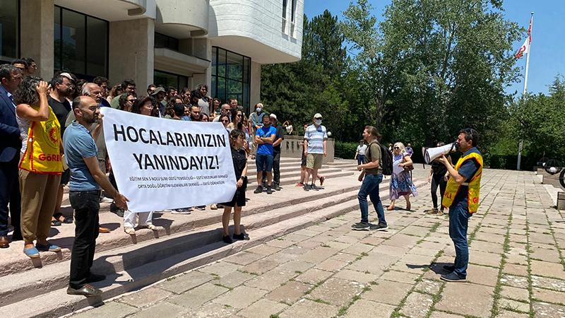 ODTÜ bileşenlerinden 2 araştırma görevlisinin açığa alınmasına tepki: Atanmış rektörlere rağmen haklarımızı ve özgürlüklerimizi savunmaktan vazgeçmeyeceğiz