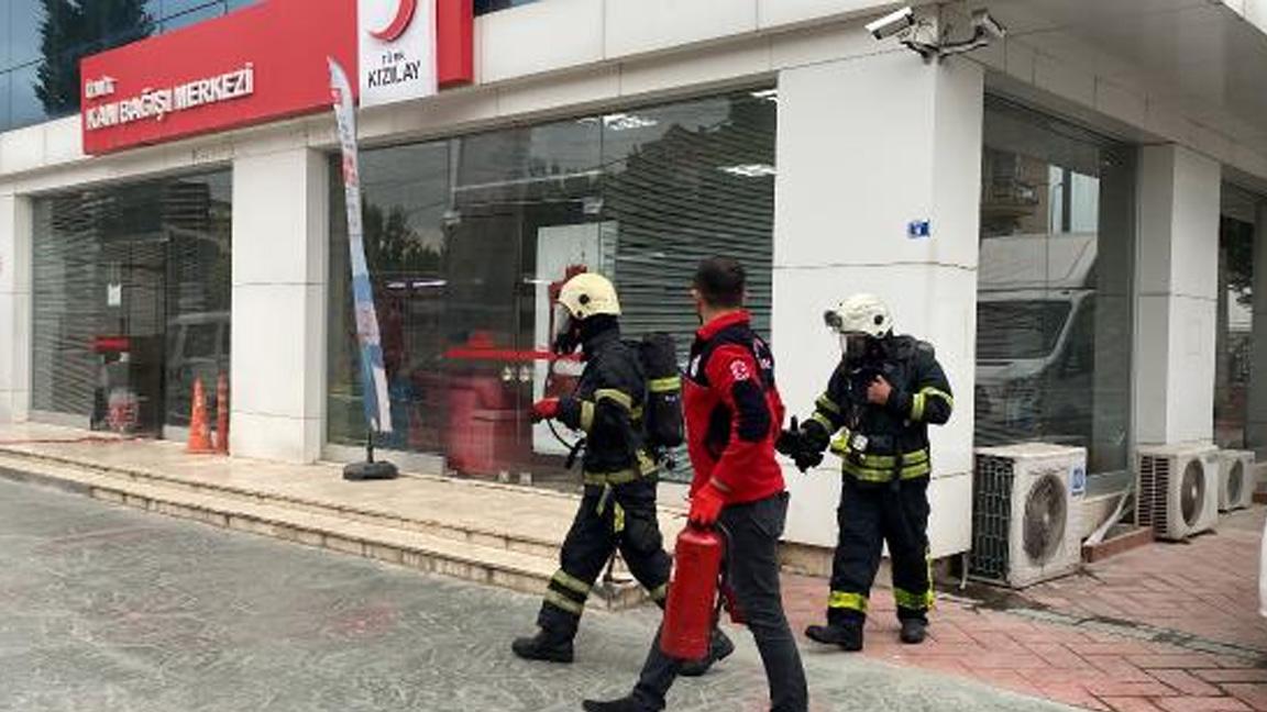 Kızılay Kan Bağışı Merkezi'nde yangın çıktı, arşivdeki belgeler yandı