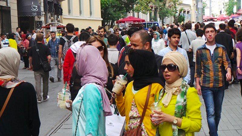 Sabah başyazarı Barlas: Arap turistler yolda