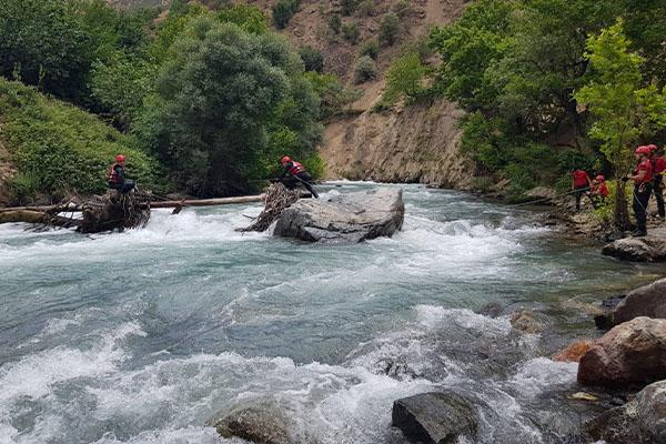 Müküs Çayı'nda kaybolan hemşireyi arama çalışması sürüyor