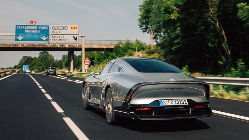 Elektrikli Mercedes tek şarjla Almanya'dan Birleşik Krallık'a giderek rekor kırdı