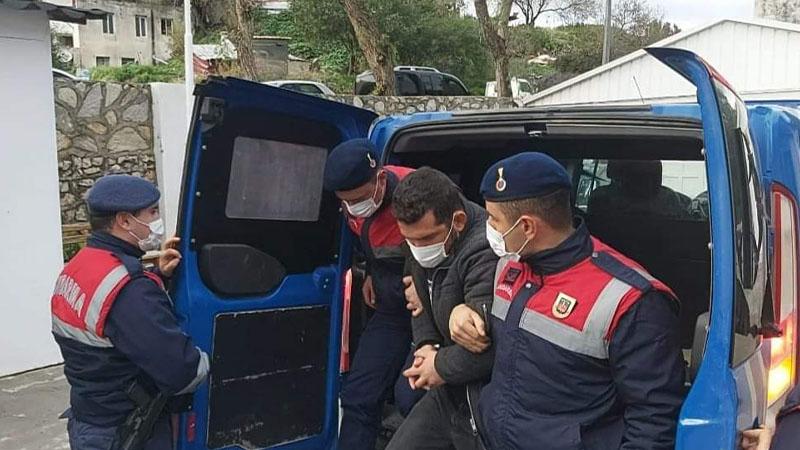 Kadına cinsel saldırıda bulunduğu gerekçesiyle yargılanan kişi 12 yıl hapis cezasına çarptırıldı; mahkeme 'tutuklulukta geçen süreyi' göz önüne alarak tahliye etti