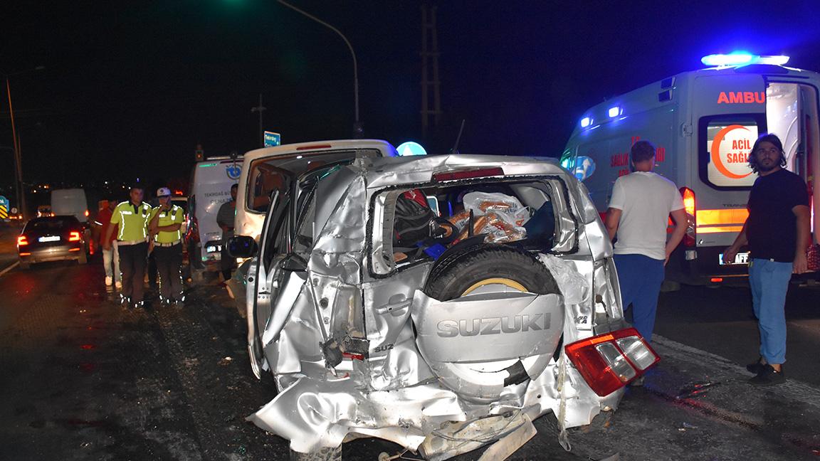 Tekirdağ'da TIR'ın kırmızı ışıkta bekleyen araçlara çarpması sonucu 12 kişi yaralandı