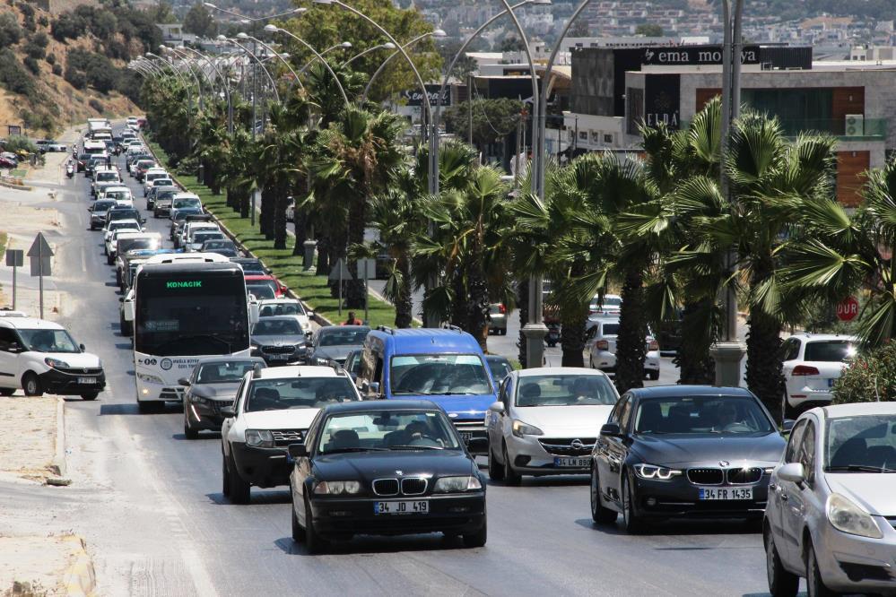 Bodrum'a bir haftada 90 bin araç giriş yaptı; kentte güvenlik güçleri üst düzey önlem aldı