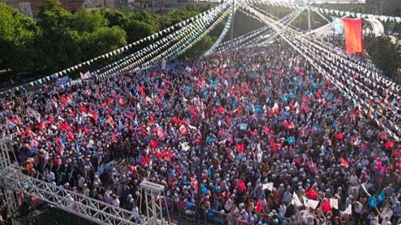 AKP'liler DEVA Partisi’nin miting fotoğrafını kullandı: “Gaziantep belediyelerimizin elinin değdiği her yer güzel”