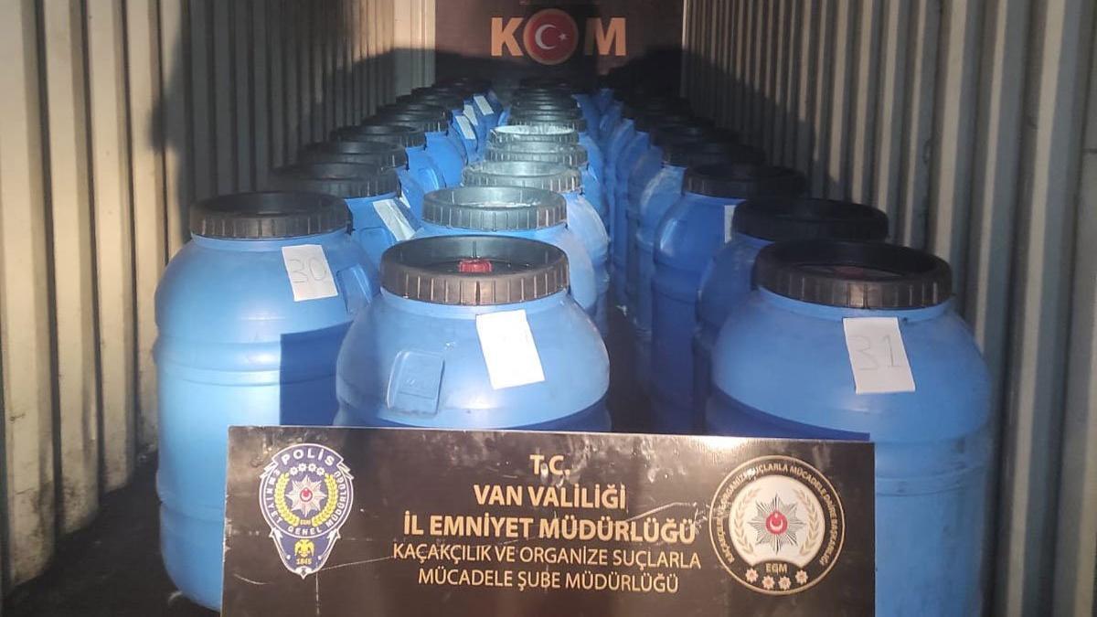 Van’da 5 ton 420 litre sahte içki ele geçirildi