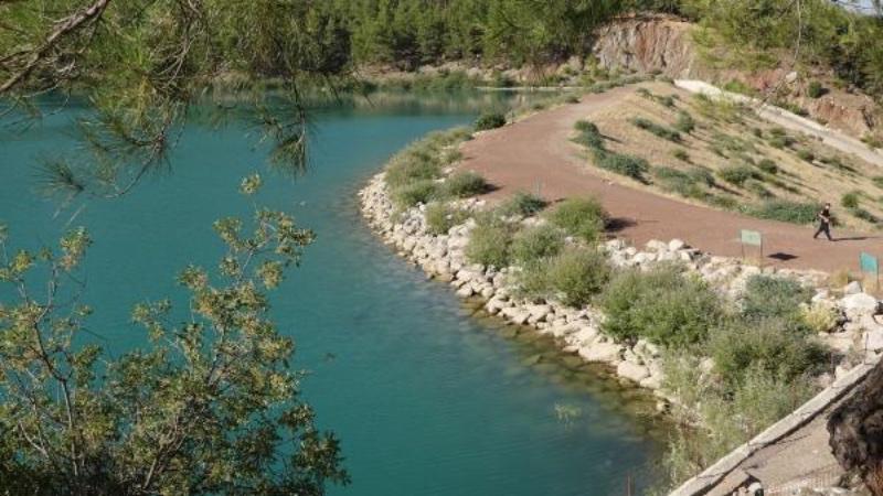 Antalya'da gölete giren bir genç boğuldu 