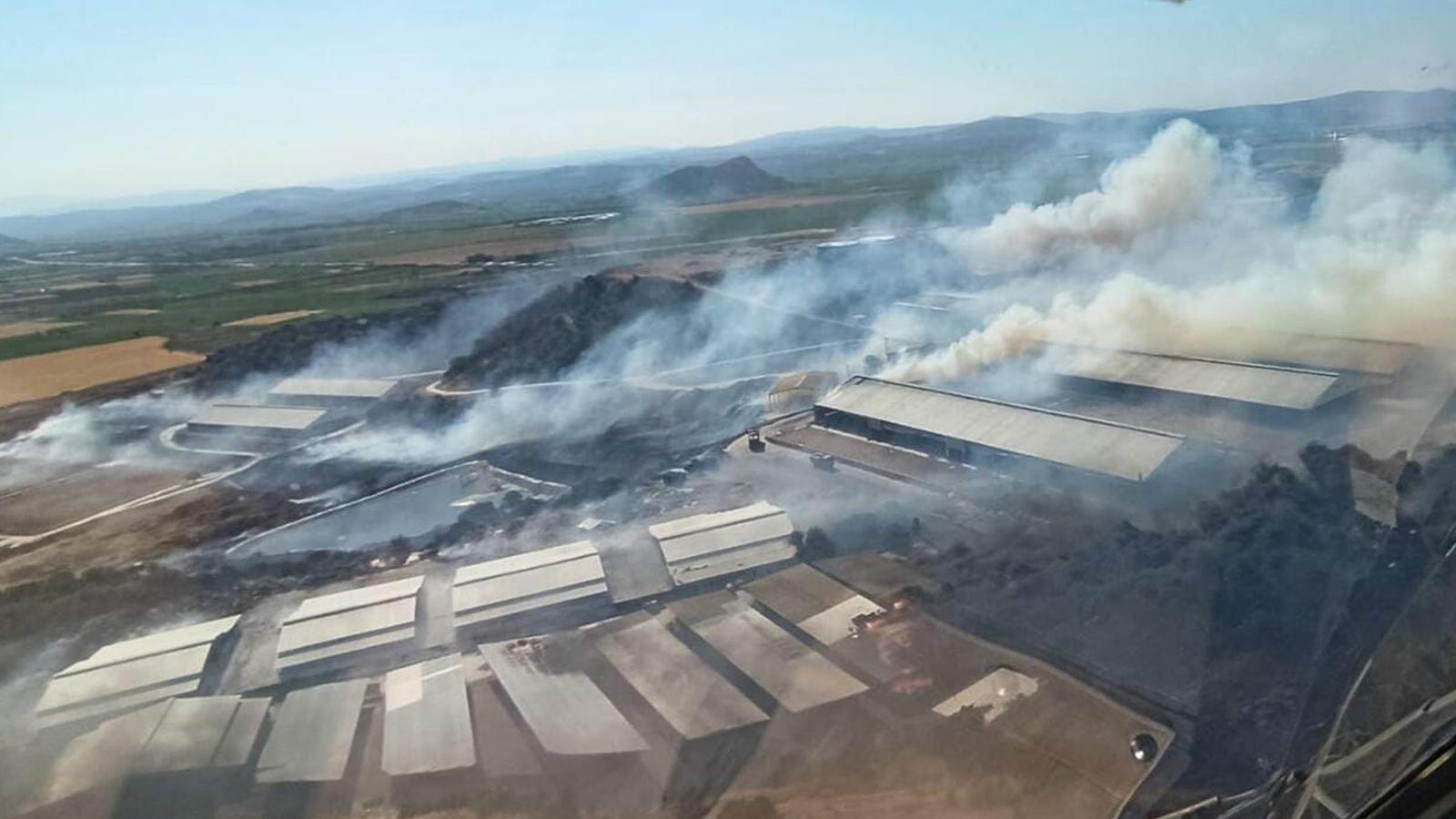 Süt tesisine de sıçrayan Bergama yangını kontrol altına alındı