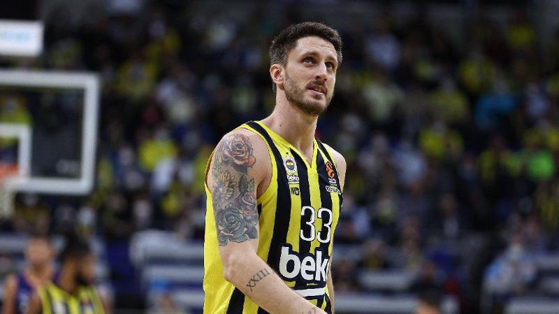 Fenerbahçe Beko'dan ayrılan Polonara, Anadolu Efes'e imza attı