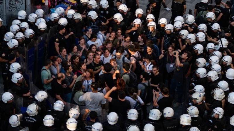 Kadıköy'deki Suruç anmasında gözaltına alınan 106 kişiden 104'ü serbest bırakıldı; 2 kişiye ev hapsi verildi