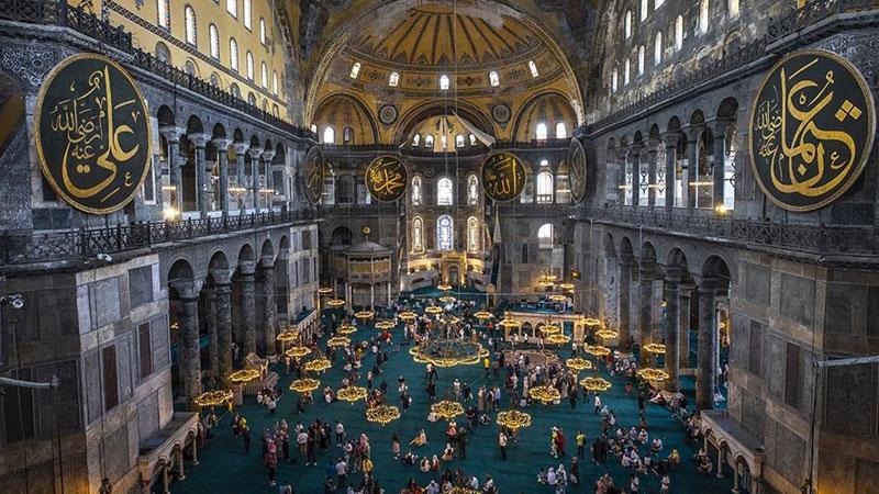 Prof. Dr. Ortaylı:  Yılda 3 milyon ziyaretçinin Ayasofya’ya girmesi bir facia