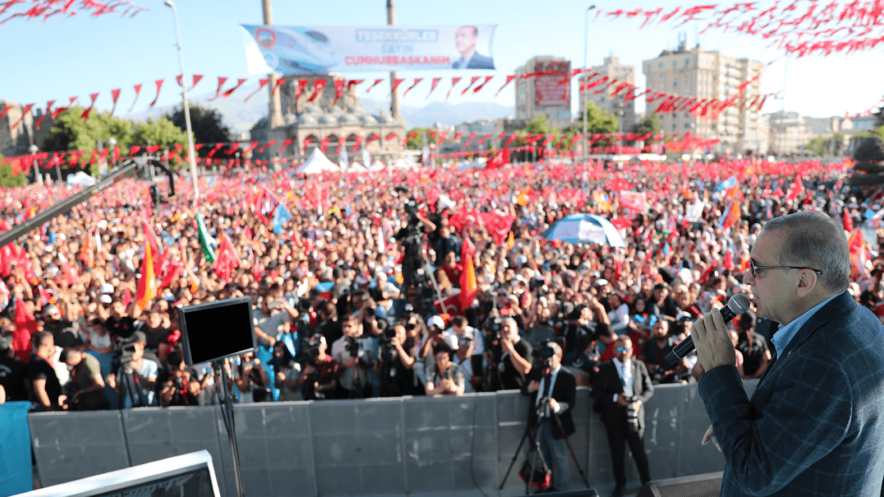 Elif Çakır: Erdoğan'ın AK Parti’nin kalesi sayılan Kayseri’de bile ilgi görmemesinin nedeni...