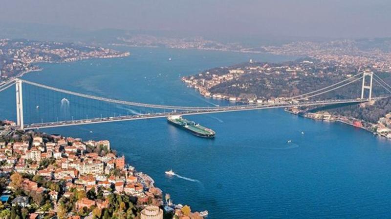 İstanbul Boğazı arıza yapan gemi nedeniyle çift yönlü trafiğe kapatıldı