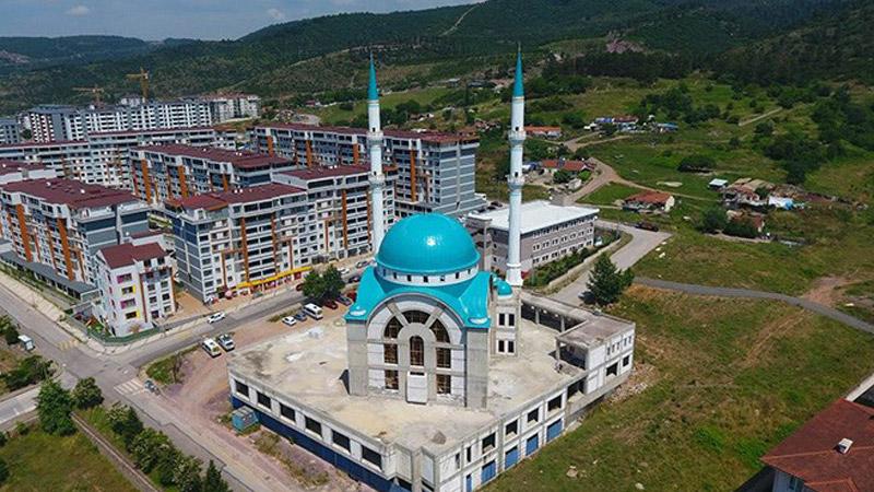 2017’de temeli atılan caminin inşaatı, bütçe yetersizliği nedeniyle bitirilemedi. (Fotoğraf: İHA)