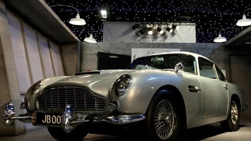 James Bond'un otomobili açık artırmaya çıkıyor