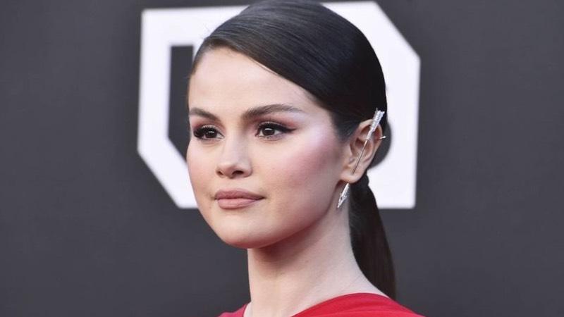 Başrolünde Selena Gomez yer alacak; 80'lerin Working Girl filmi, günümüze uyarlanıyor