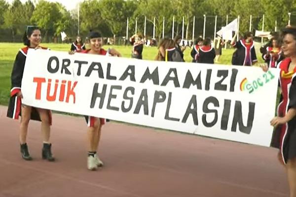 ODTÜ'de rektörlüğün yasağına öğrencilerden Devrim'de alternatif mezuniyet töreni:  "Ben Devrim'de yürüyerek seni nasıl töhmet altında bırakıyorum ya?"