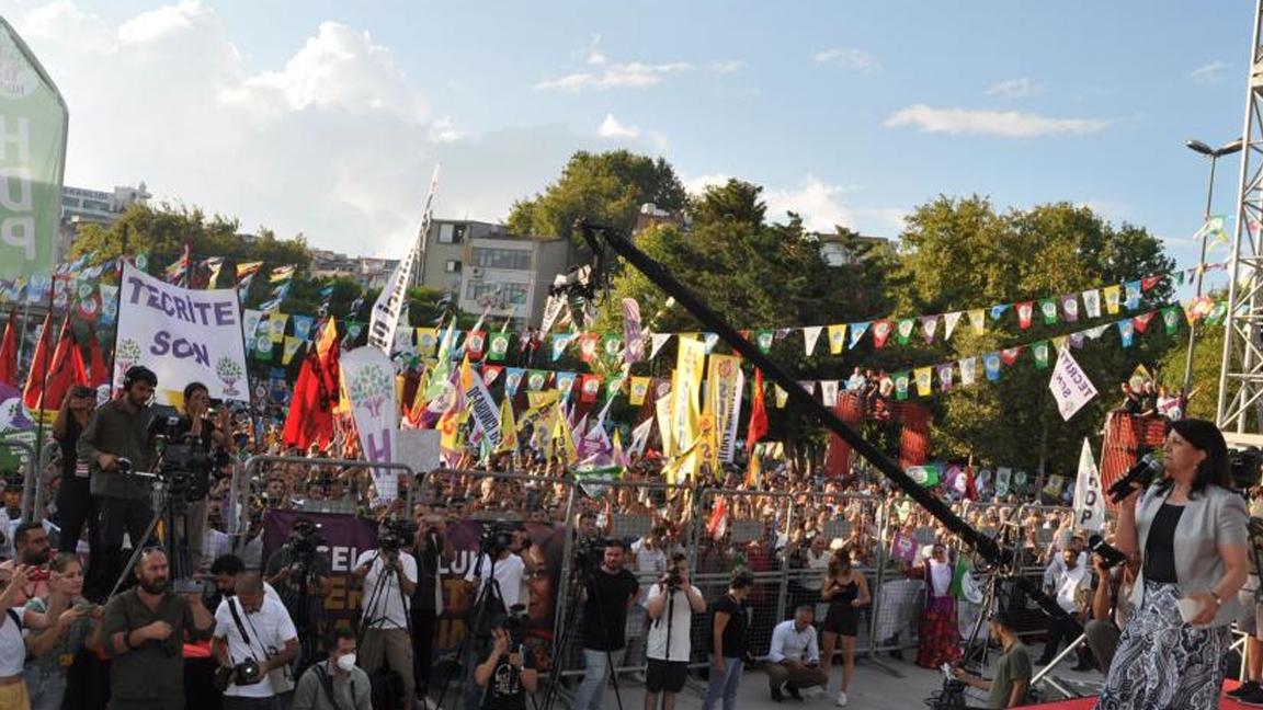 HDP'den İstanbul'da “Çözüm Biz'iz, Savaşa ve Sömürüye Hayır” mitingi:  "Bu halk yüz yıldır size boyun eğmedi, boyun eğmeyecek"